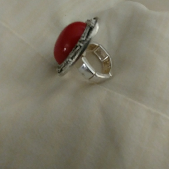Woman's ring - Picture 3 of 5